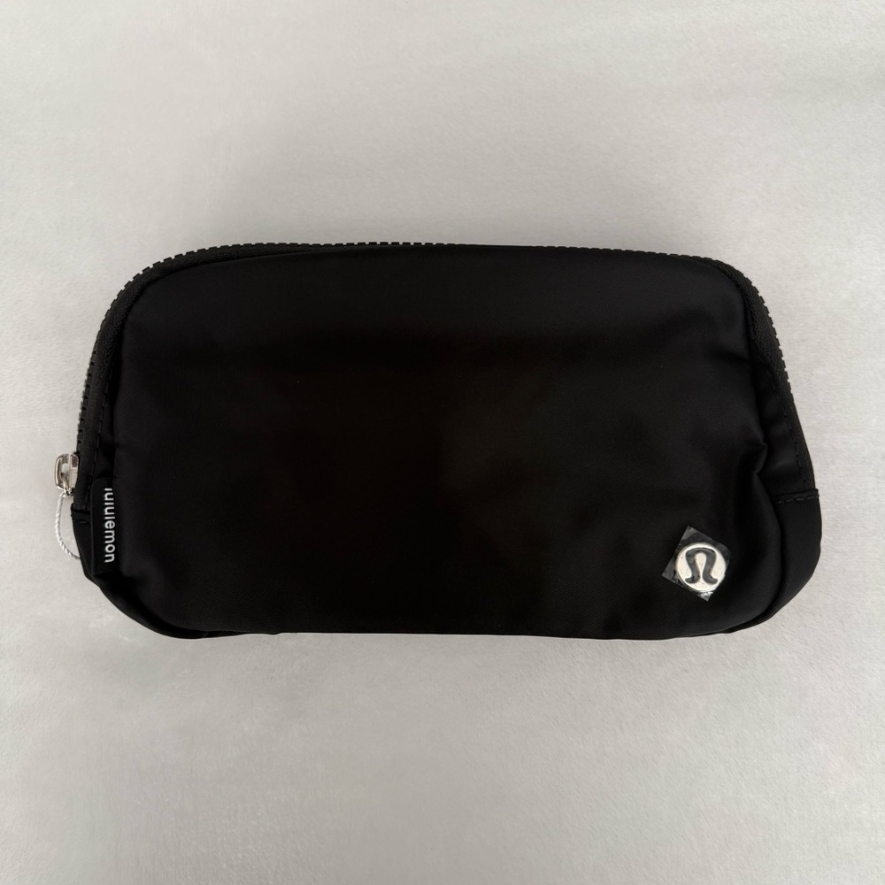 Lululemon Everywhere Belt Bag 1L - black